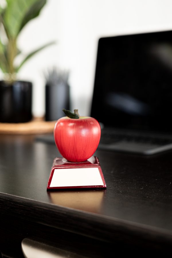 Trophy 4  Resin Apple on Base 3 scaled