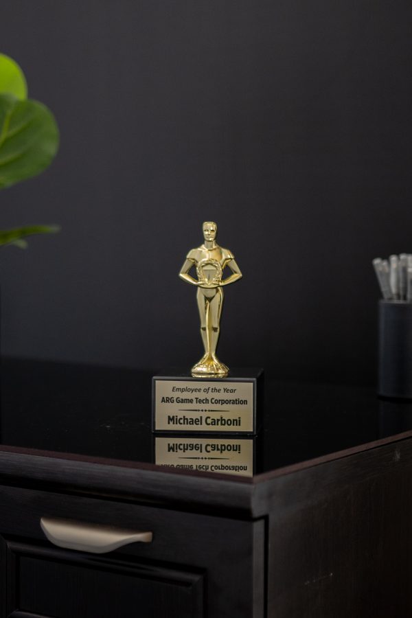 6.75  Trophy Metal Oscar on Black Marble Base 3 scaled