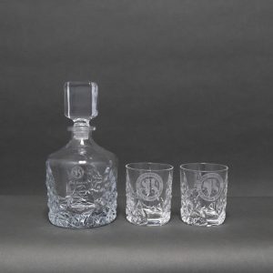 Decanter with 2 Whiskey Glasses 01 scaled